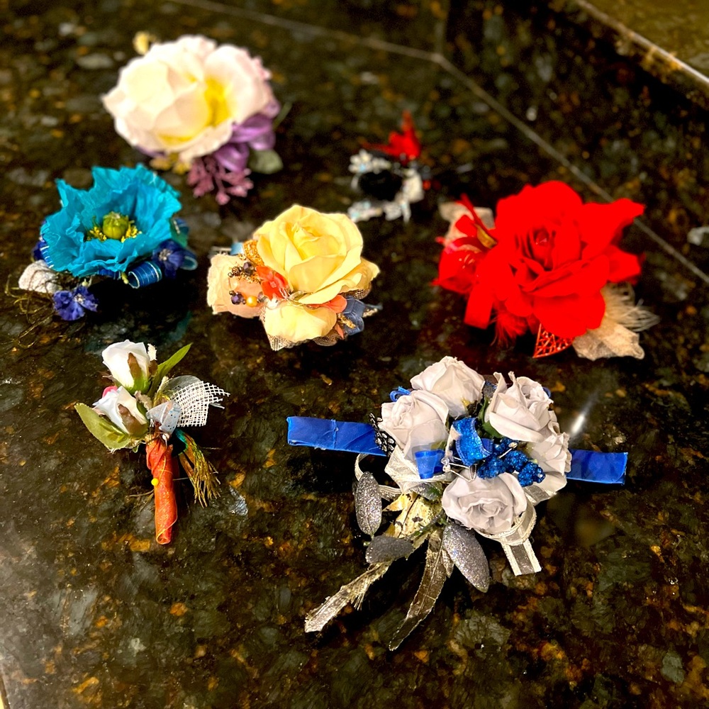Various corsages and bouttineres - selling in bulk, $20 for all